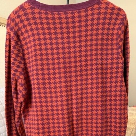 SWEATER, SIZE LARGE, BURGANDY AND AMBER HOUNDSTOOTH WEAVE, KIM ROGERS - Picture 2 of 4